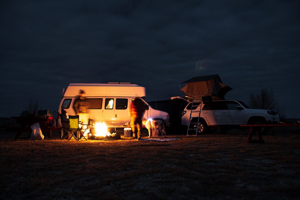 Lagerfeuerstimmung mit Camping Van