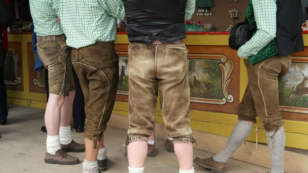 Drei Burschen in der Lederhose