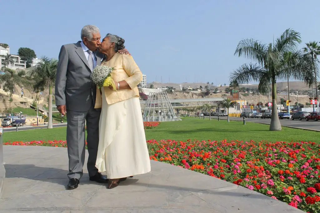 senior couple celebrates their stag night for seniors in the park